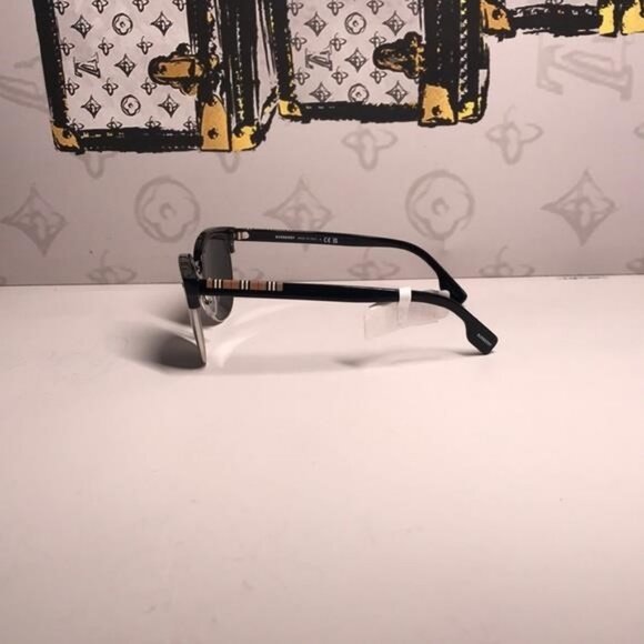 New Authentic Burberry BE4317 8351 Sunglasses - Picture 13 of 14